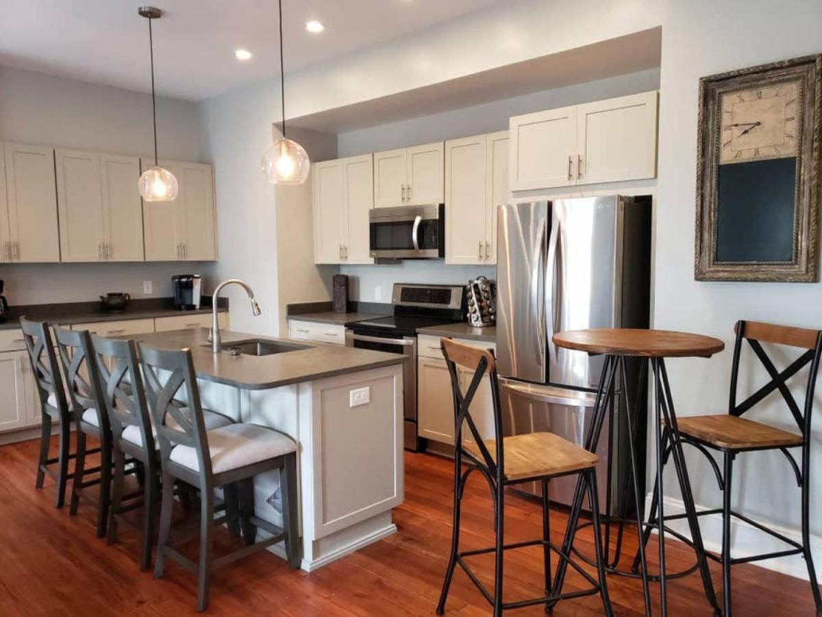 Newly Renovated 4 Bed 3 Bath And 2 Parking Spots Villa Savannah Exterior foto